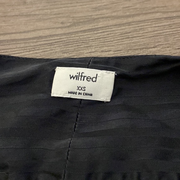 Aritzia long sleeve satin shirt - Picture 2 of 2